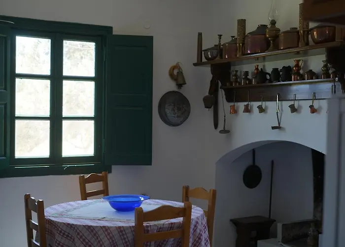 בית נופש Anevalousa House Moutsoúna