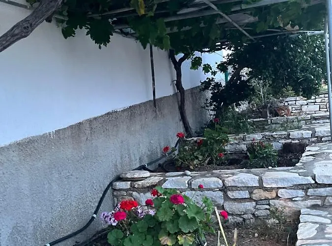 Anevalousa House בית נופש *