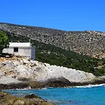 Anevalousa House *