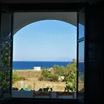 Anevalousa House *