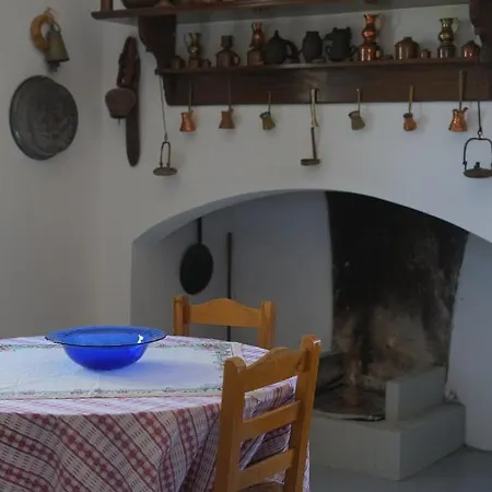 Semesterbostad Anevalousa House Moutsoúna