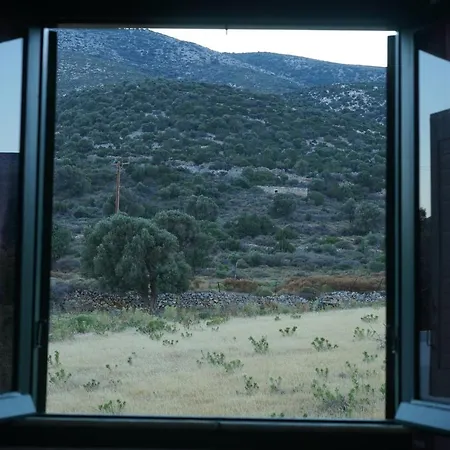 Anevalousa House *