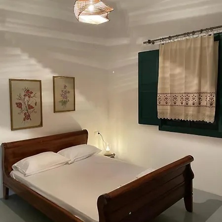 Holiday home Anevalousa House