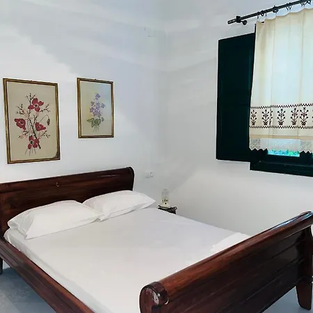 Anevalousa House Holiday home *