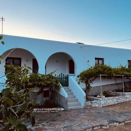 Anevalousa House *